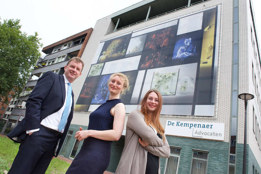 Arnhem, 24 augustus 2017. Werken over de grens: De Kempenaer Advocaten, German Desk. Vlnr: Anton Bouwmeister, Marlene Spass en Julia (opdr. D. Appels) foto Marc Pluim OKA Magazine, september 2017.